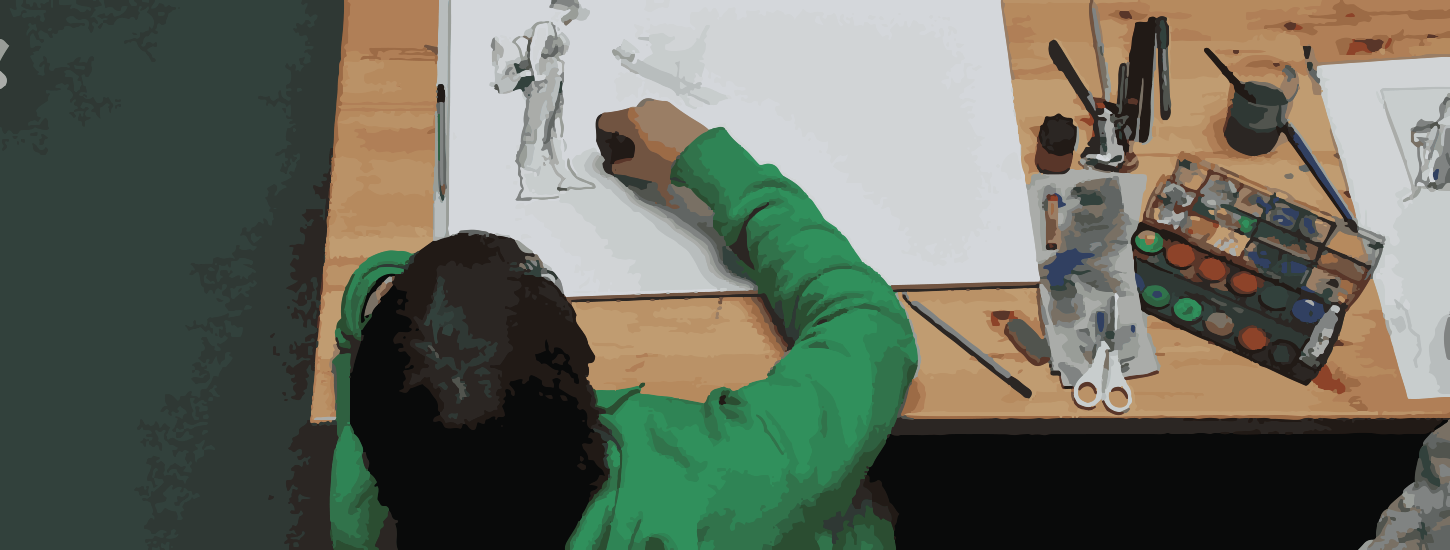 Student fertigt Illustration während eines Workshops an